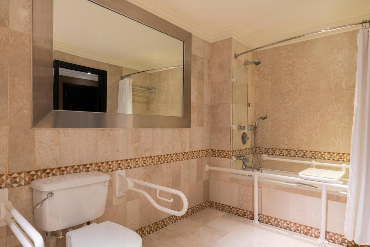 Le Meridien Jidda Exteriör bild Bathroom