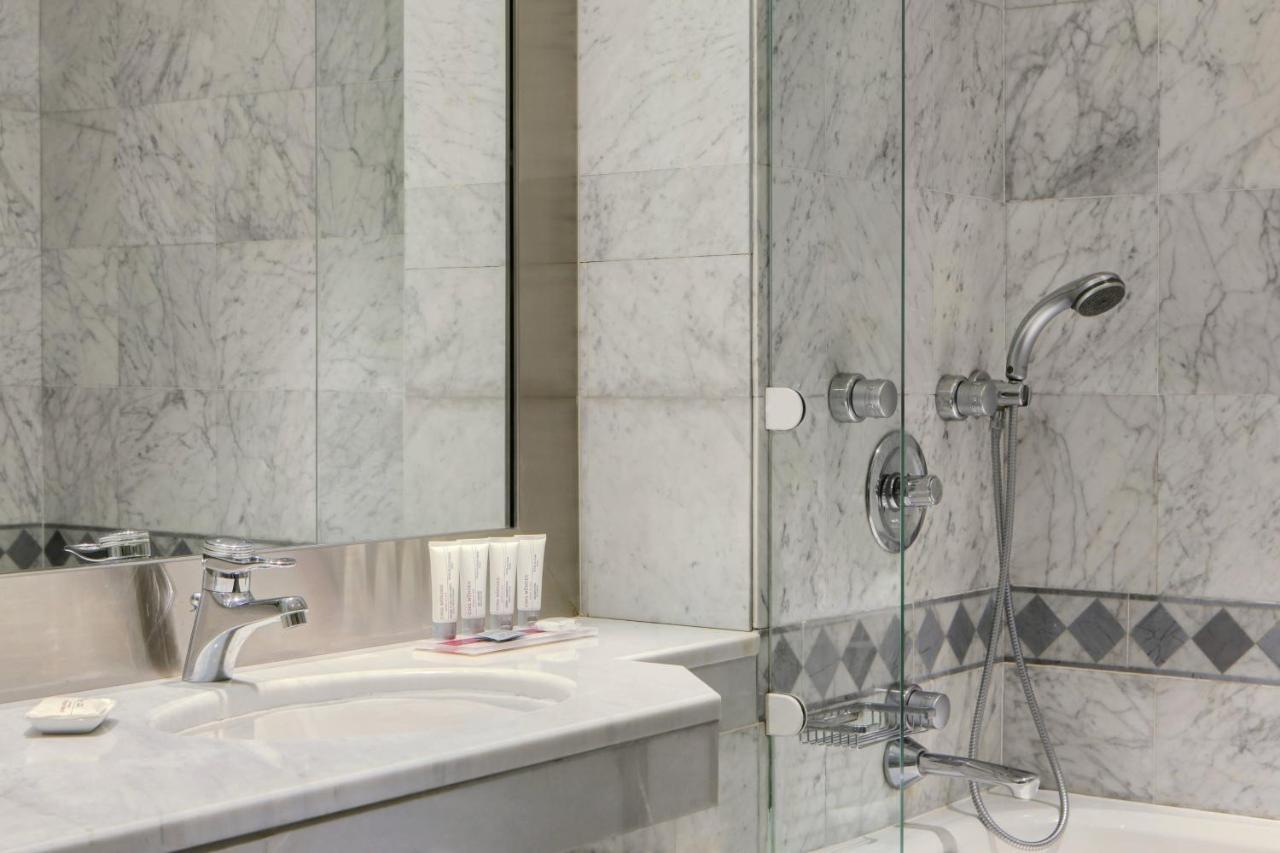 Le Meridien Jidda Exteriör bild Bathroom