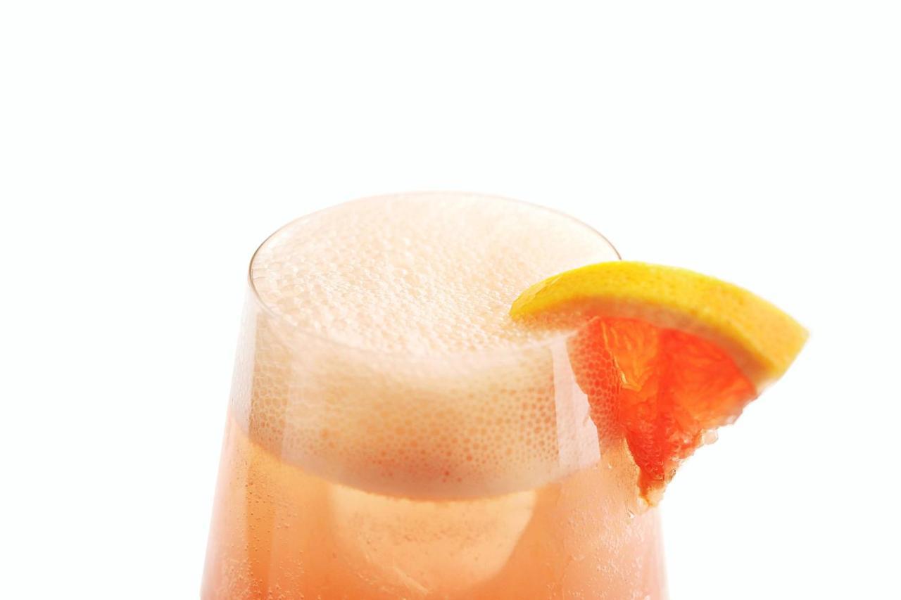 Le Meridien Jidda Exteriör bild A glass of pink grapefruit soda