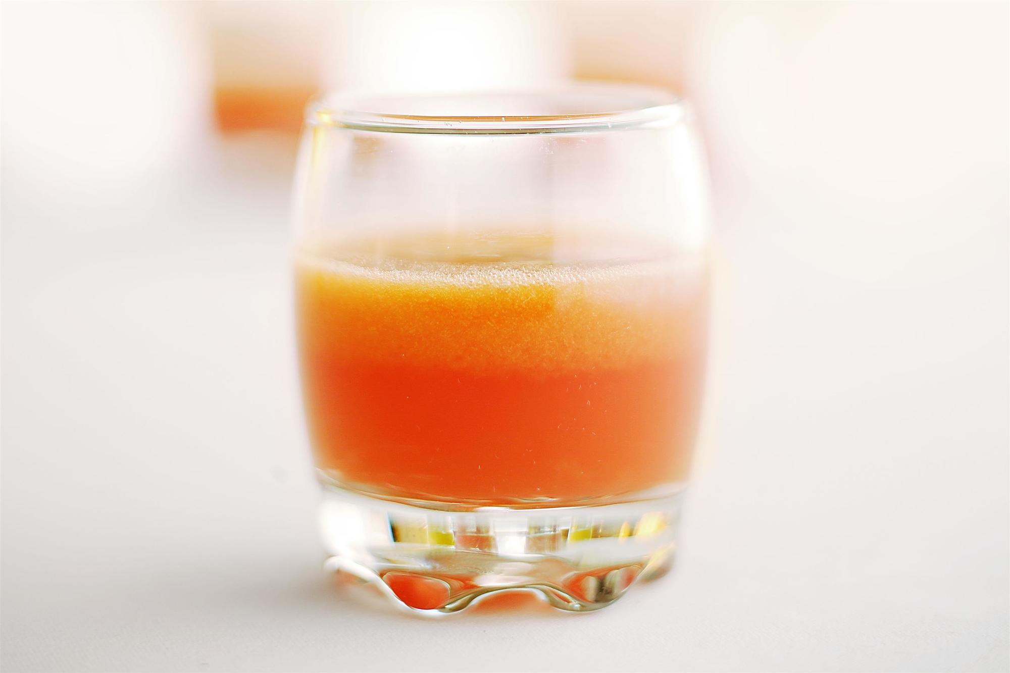 Le Meridien Jidda Exteriör bild A glass of carrot juice