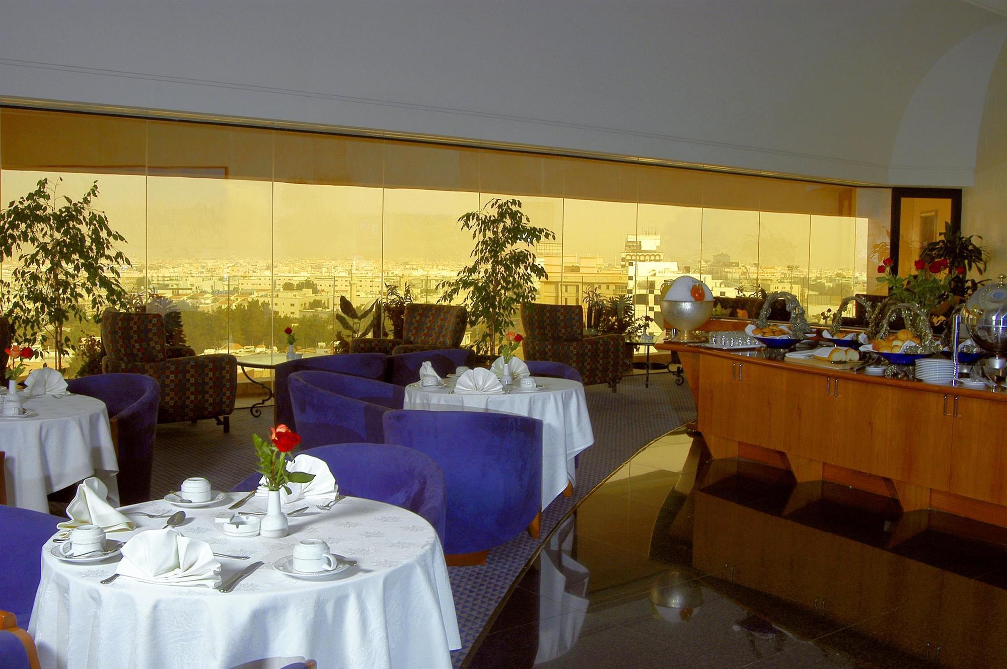 Le Meridien Jidda Exteriör bild The restaurant