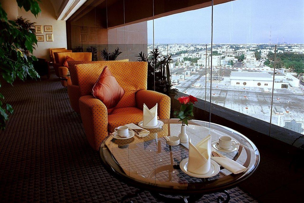 Le Meridien Jidda Restaurang bild The lounge at the airport