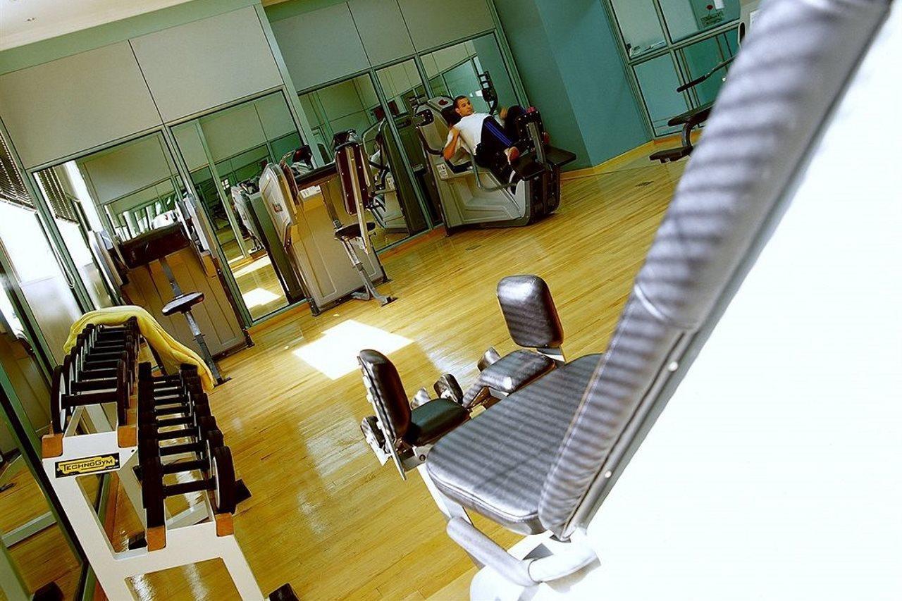 Le Meridien Jidda Exteriör bild A gym in Singapore