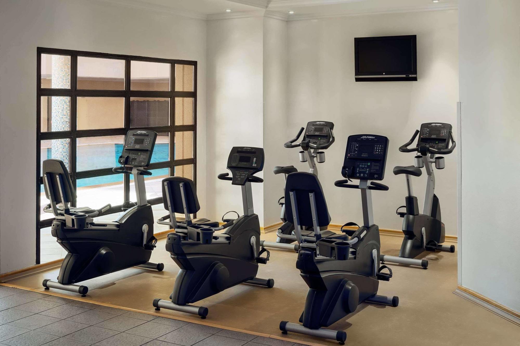 Le Meridien Jidda Exteriör bild Recumbent bikes